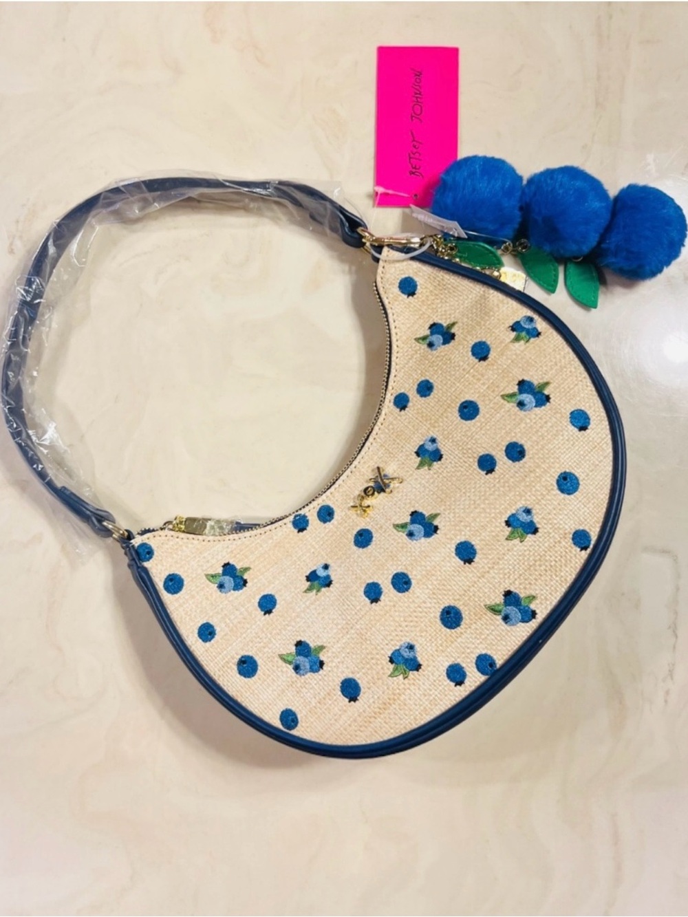 š«šBETSEY JOHNSON Straw Blueberry Shoulder Bag With Blueberry Pom-Pom Charm - Picture 9 of 15